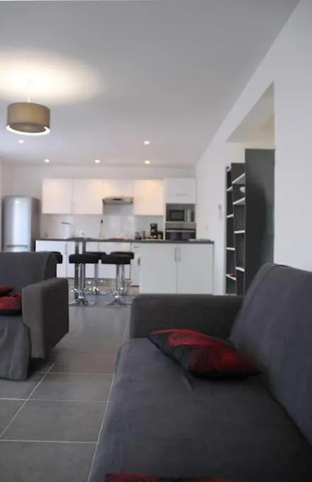 Villa Appart Dans Maison 2 Km De La Plage à Villeneuve-Loubet 0*,  France