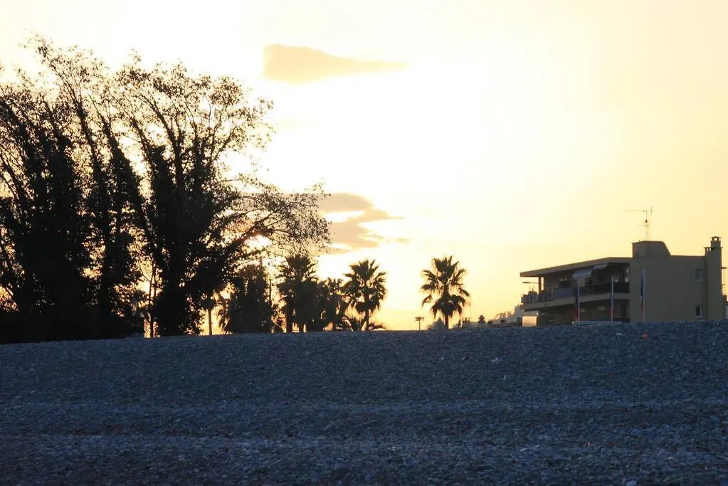 Appart Dans Maison 2 Km De La Plage Villeneuve-Loubet 0*,